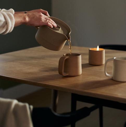 Tea mug and teapot 